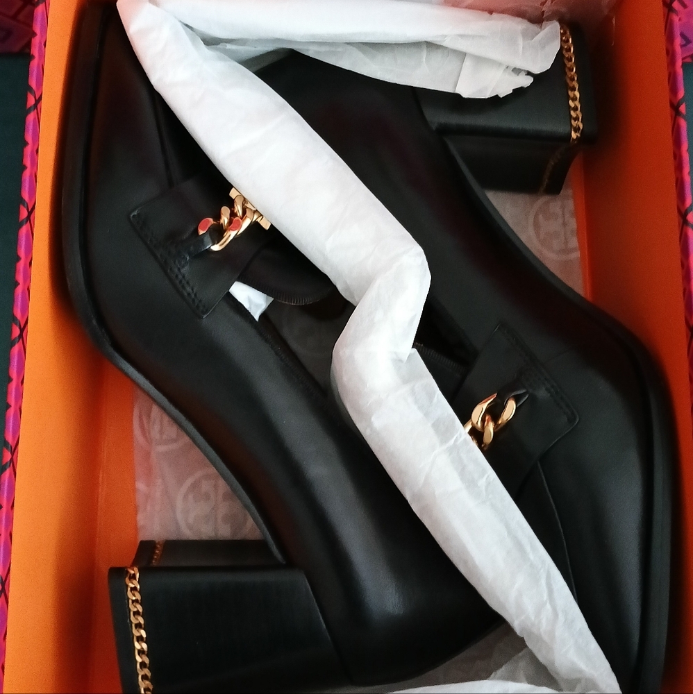 New! TORY BURCH "Ruby" Size 7 Beautiful T-Hardware Heel Black Leather Loafers